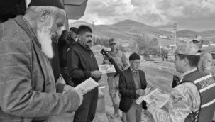 Jandarma dolandırıcılık konusunda vatandaşları bilgilendiriyor