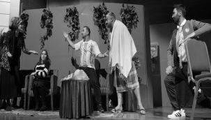 Erzurum Büyükşehir Belediyesi Şehir Tiyatrosu'nun oyunu ilgi odağı oldu