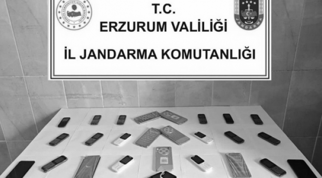 Erzurum'da kaçak telefon ve taklit tişört operasyonu