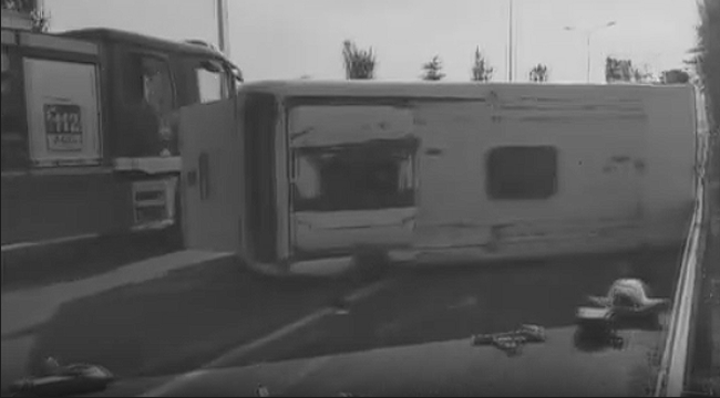 Erzurum'da servis aracı devrildi; 6 yaralı