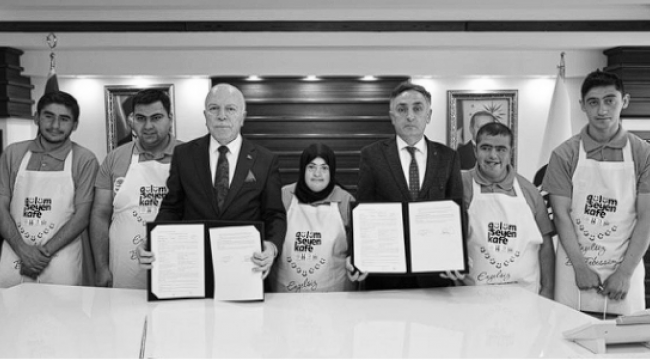 Gülümseyen Down Kafe