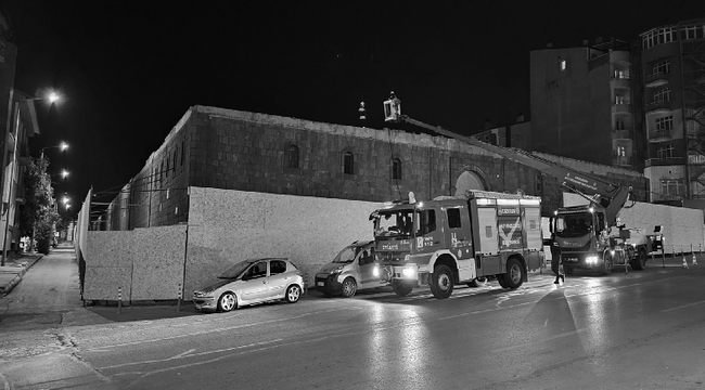 Tarihi Taş Ambarlar'da yine yangın...