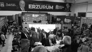 Sekmen, özgeçmişini anlattı, kitabını imzaladı